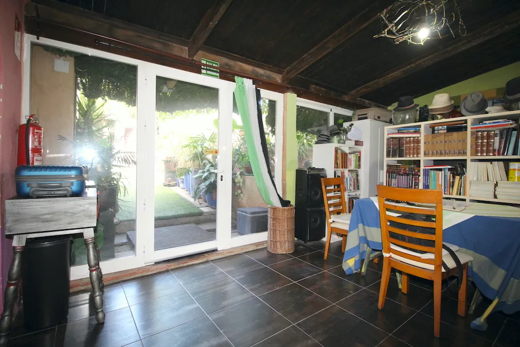 Casa de pueblo para renovar con gran patio-6