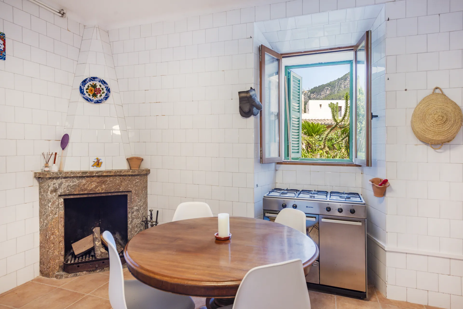 Charmante maison de ville avec une terrasse sur le toit à couper le souffle et des vues sur la montagne à Estellencs-1