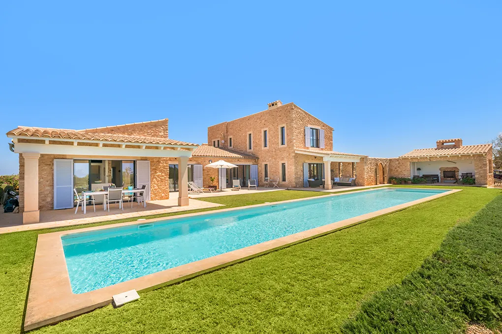 Moderne natuurstenen finca met prachtig uitzicht-2