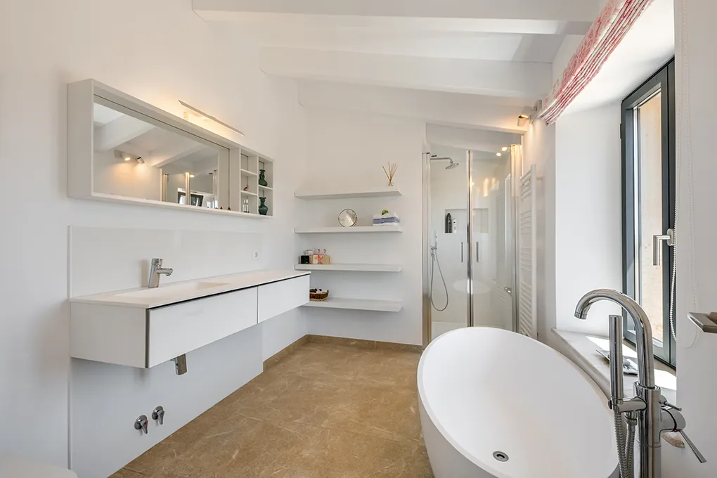 Moderne natuurstenen finca met prachtig uitzicht-9