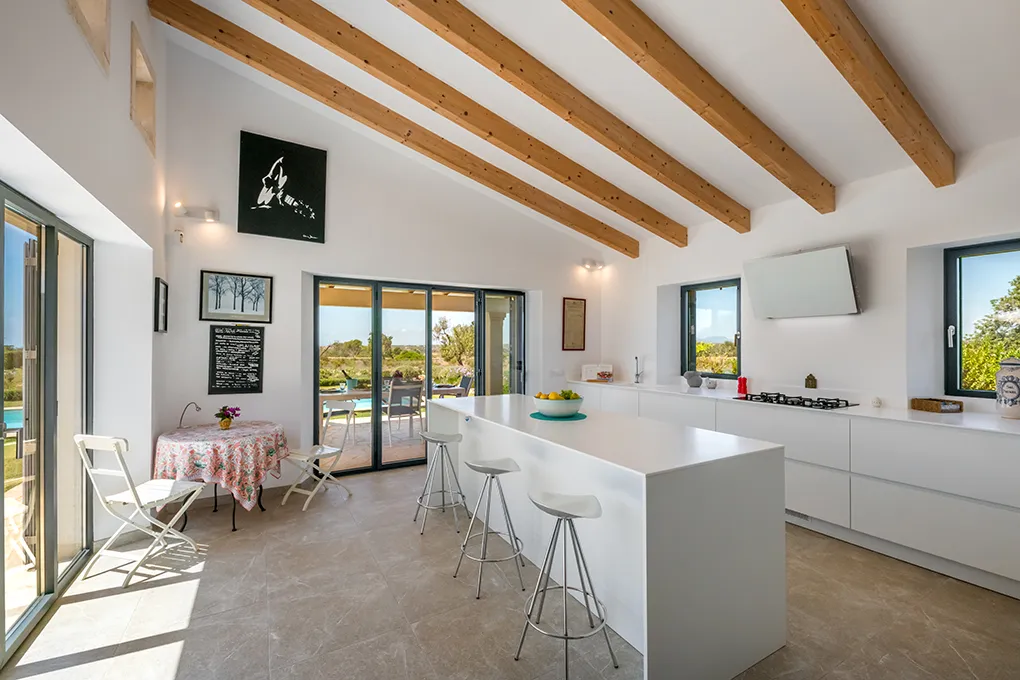 Moderne natuurstenen finca met prachtig uitzicht-4