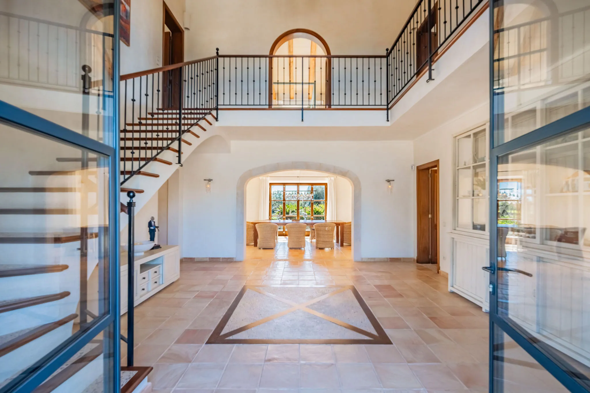 Finca z rozległymi widokami i dużą działką w pobliżu Santanyí-8