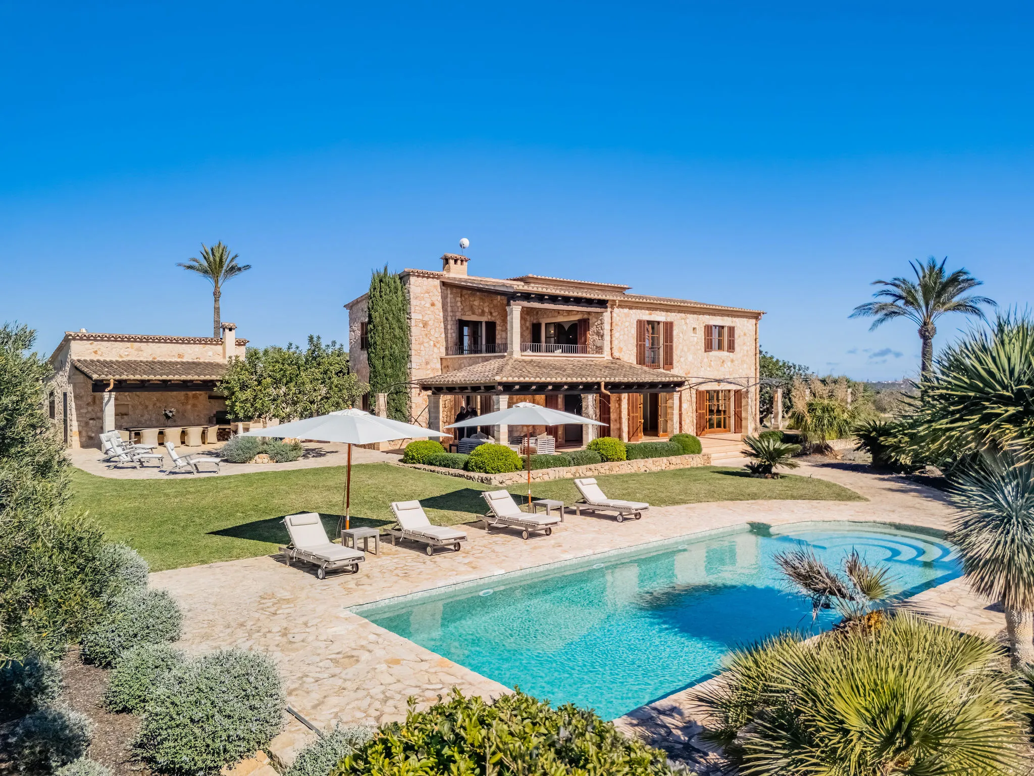 Finca z rozległymi widokami i dużą działką w pobliżu Santanyí-1