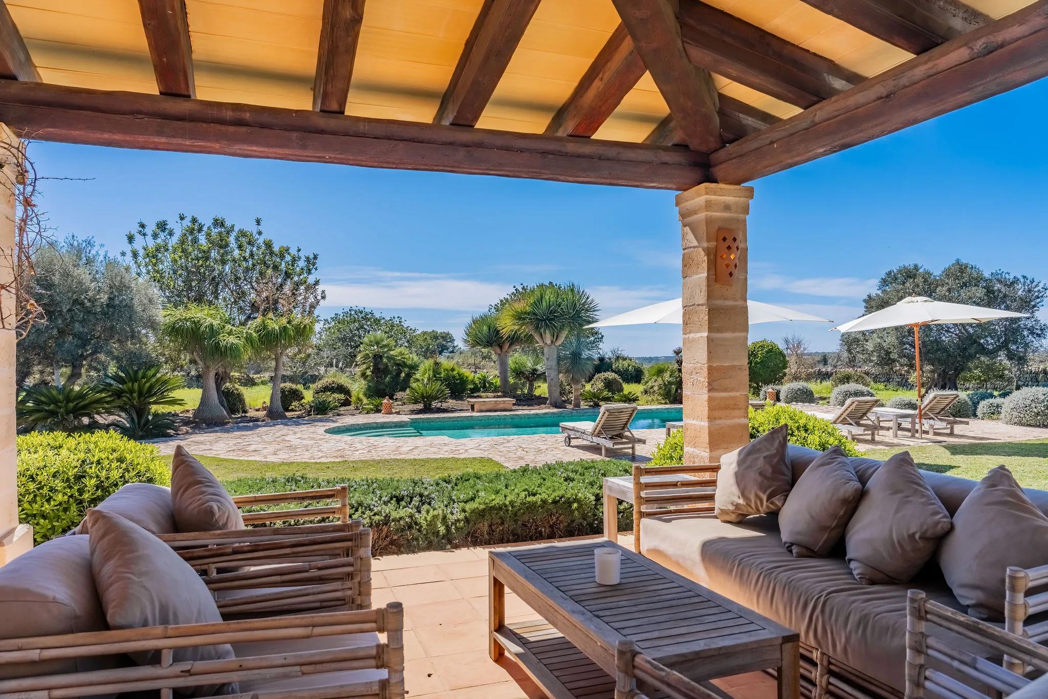 Finca z rozległymi widokami i dużą działką w pobliżu Santanyí-4