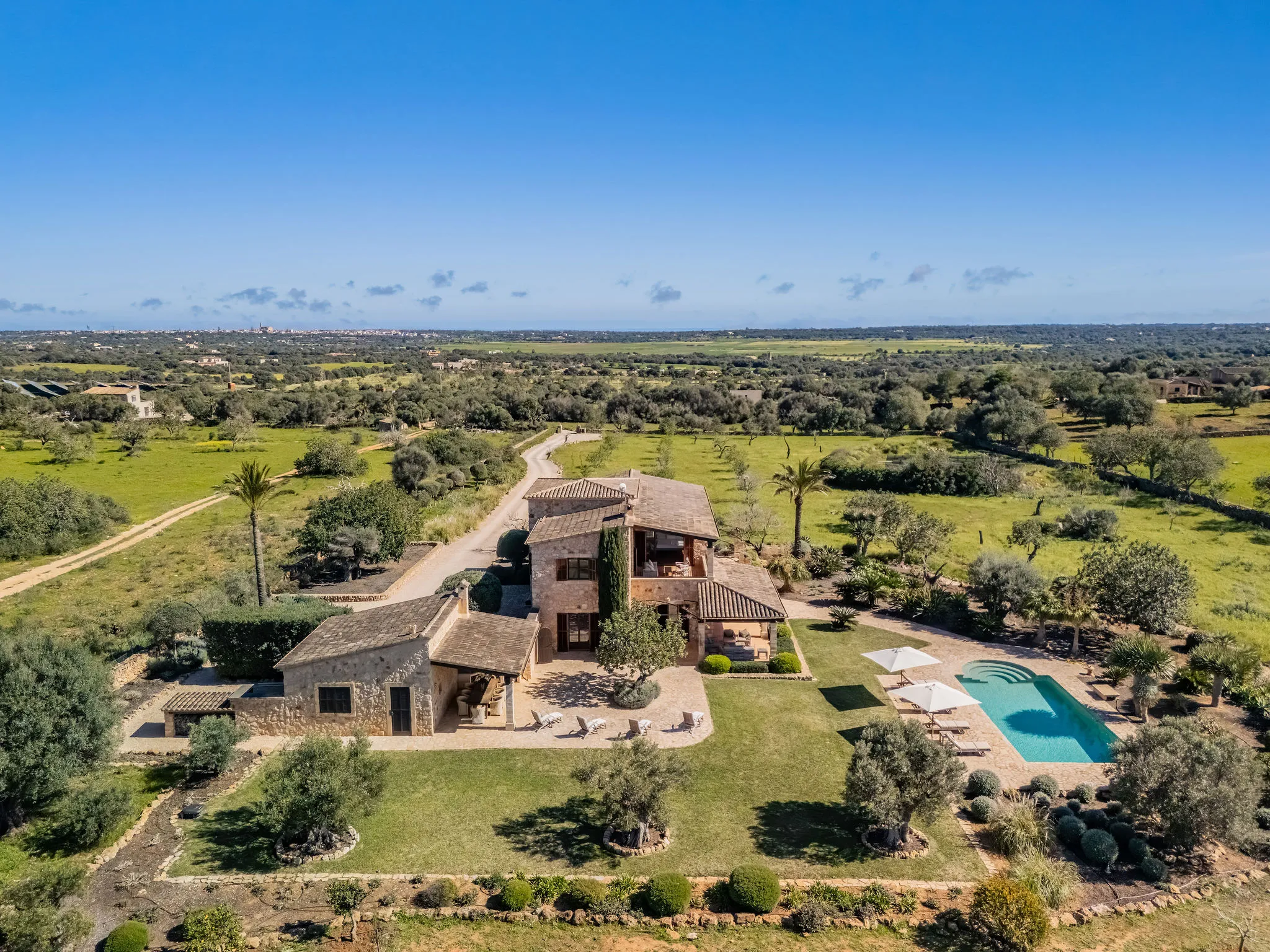 Finca z rozległymi widokami i dużą działką w pobliżu Santanyí-26