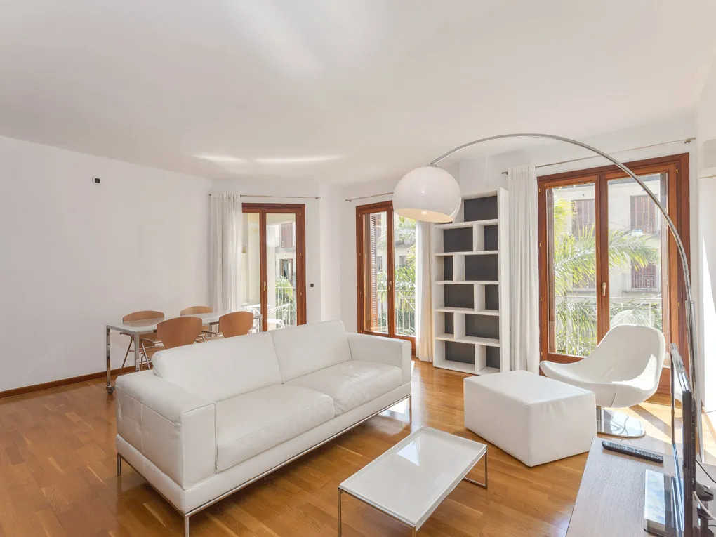 Well-kept, quiet and bright apartment with parking & balconies at Jaime III and Borne-1