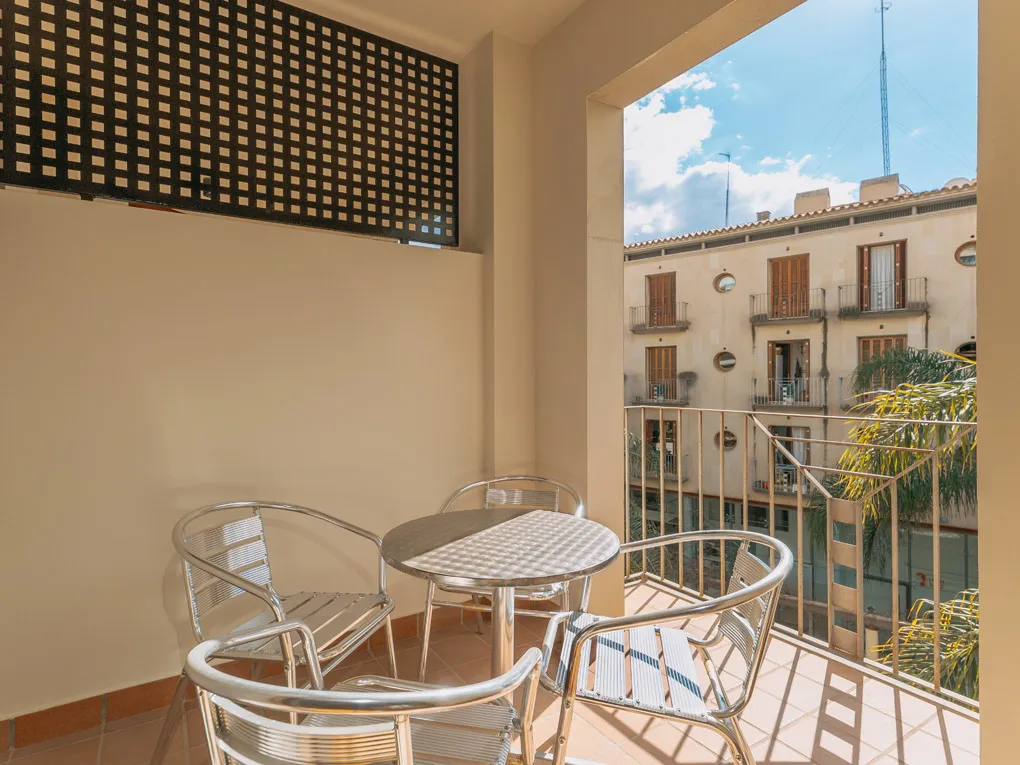 Luminós pis ben cuidat en Jaume III, amb pàrking i balcons-3