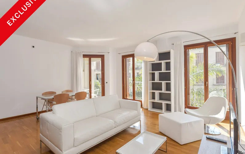 Luminós pis ben cuidat en Jaume III, amb pàrking i balcons