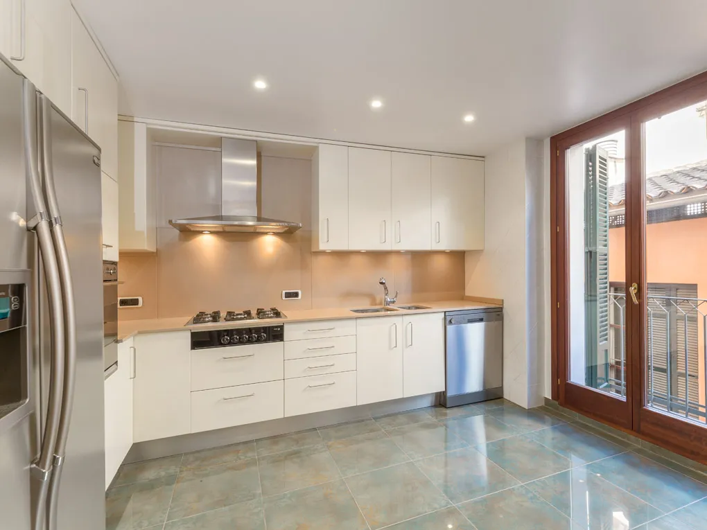 Luminós pis ben cuidat en Jaume III, amb pàrking i balcons-5