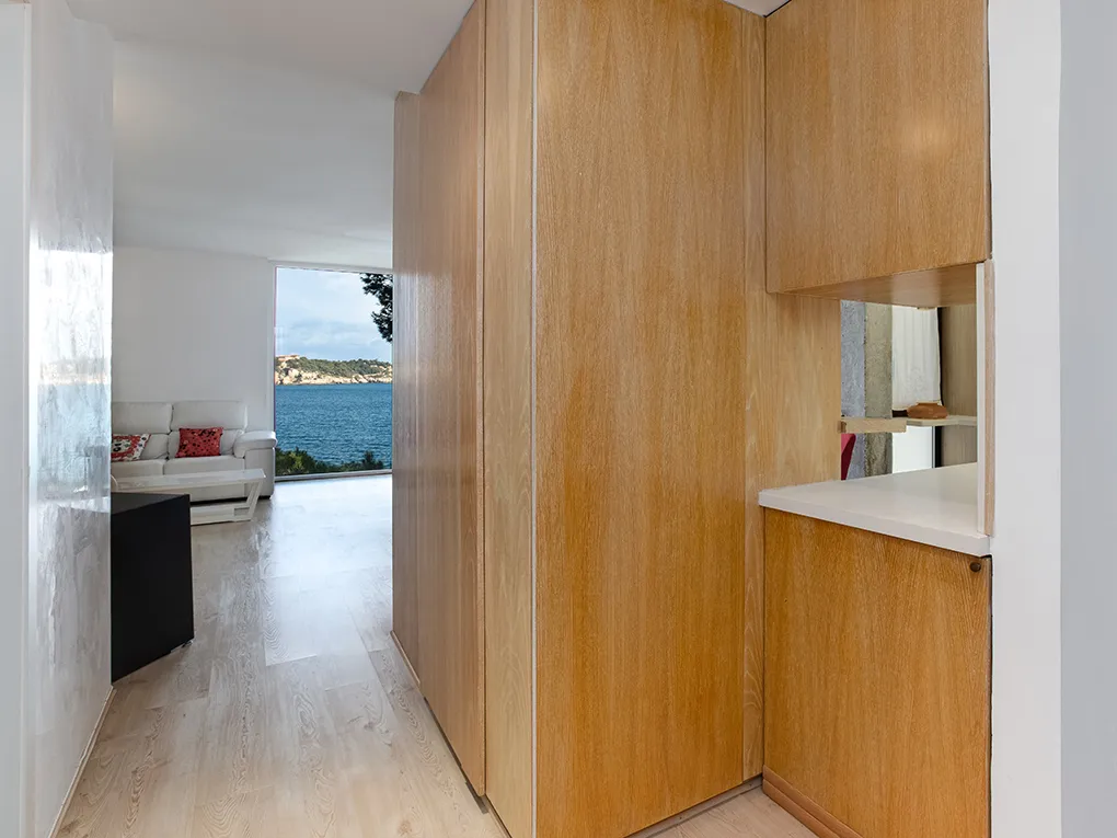 Seaview apartment in top location-5