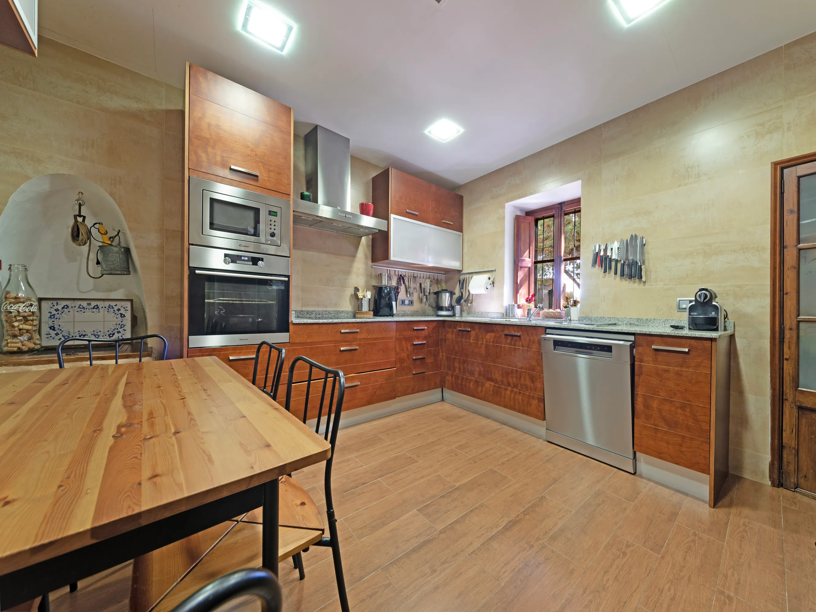 Tradycyjny wiejski dom z basenem i widokiem na góry w Establiments-5