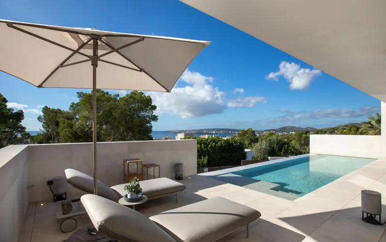 Modern luxury villa walking distance to Portals