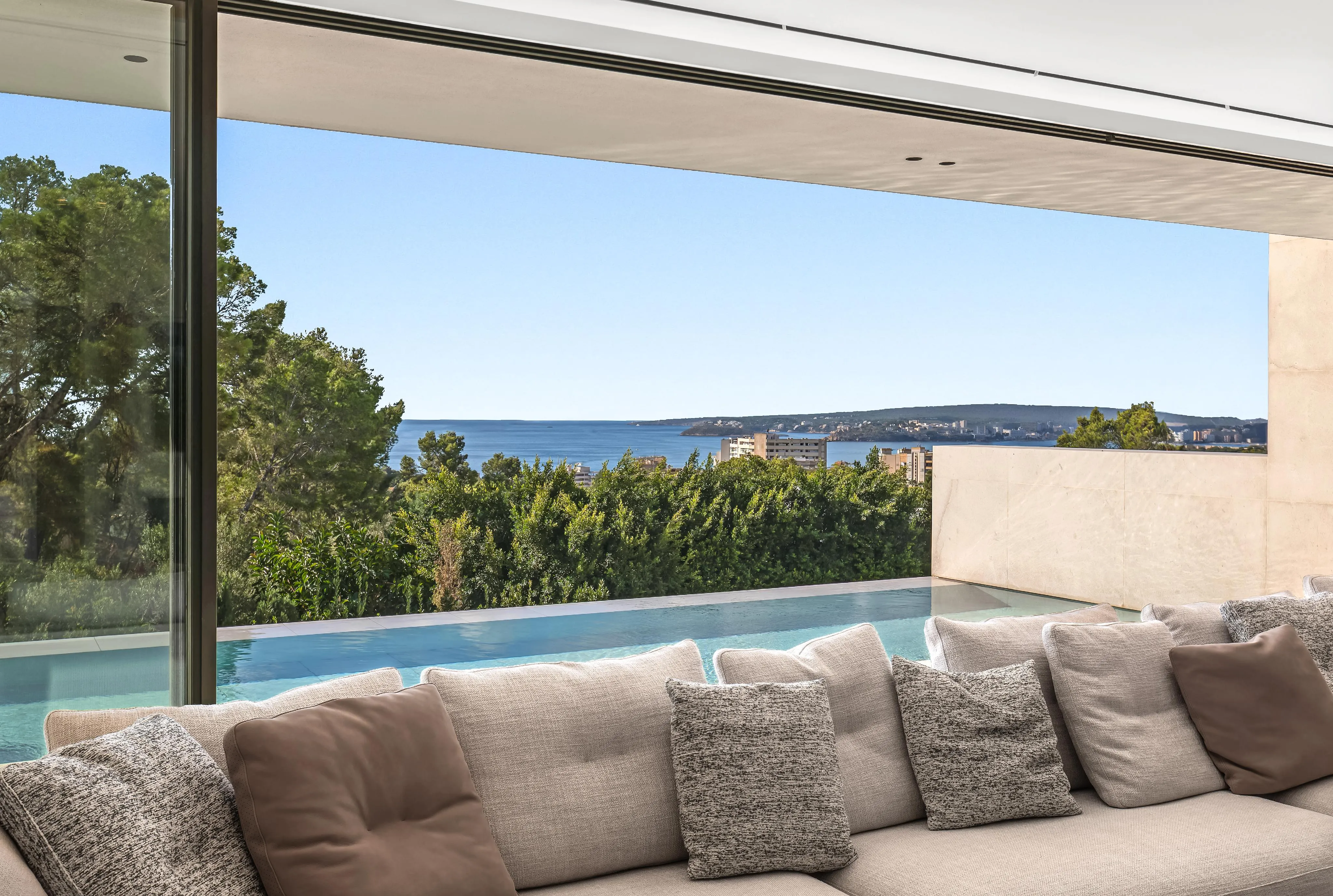 Modern luxury villa walking distance to Portals-4