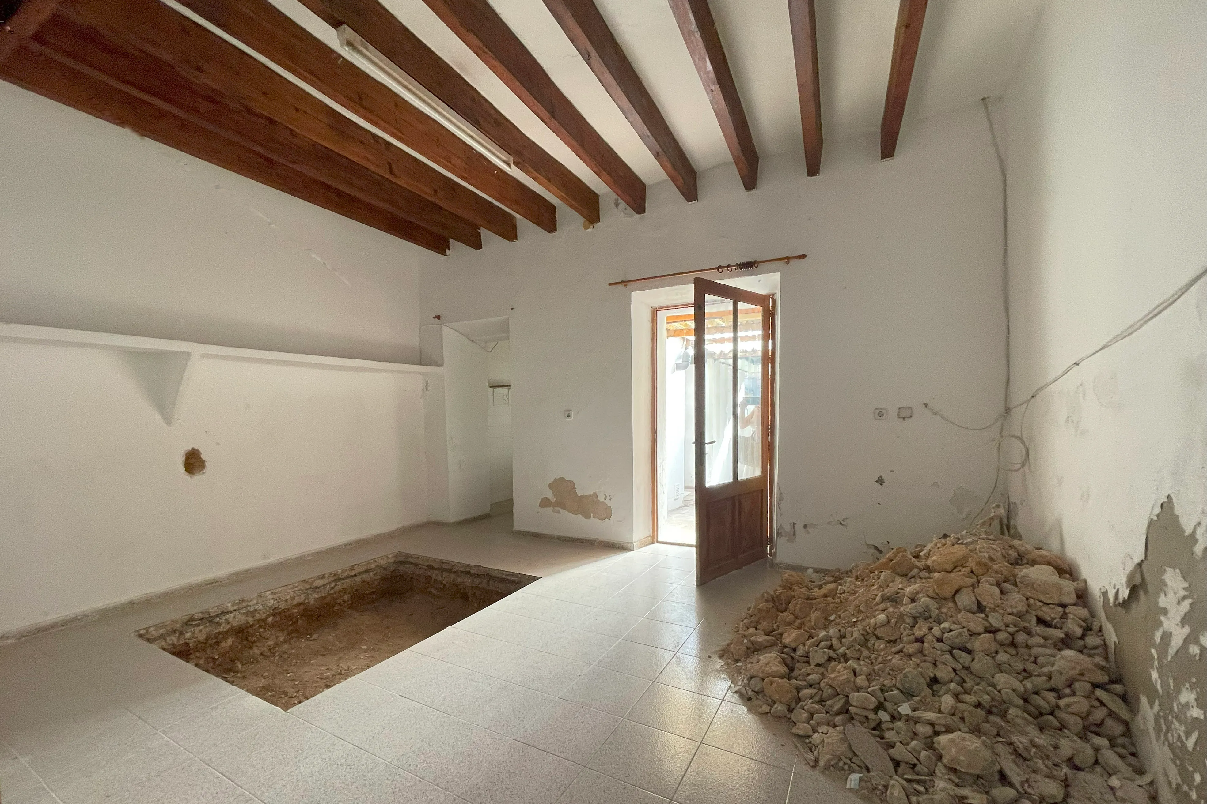 Te renoveren woning met garage in het historische centrum van Alcúdia - Onovertroffen locatie en groot potentieel-4