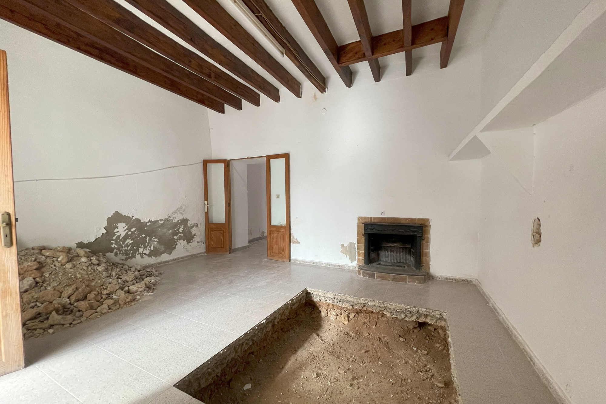 Sanierungsbedürftige Immobilie mit Garage im historischen Zentrum von Alcúdia – Unschlagbare Lage und großes Potenzial-6