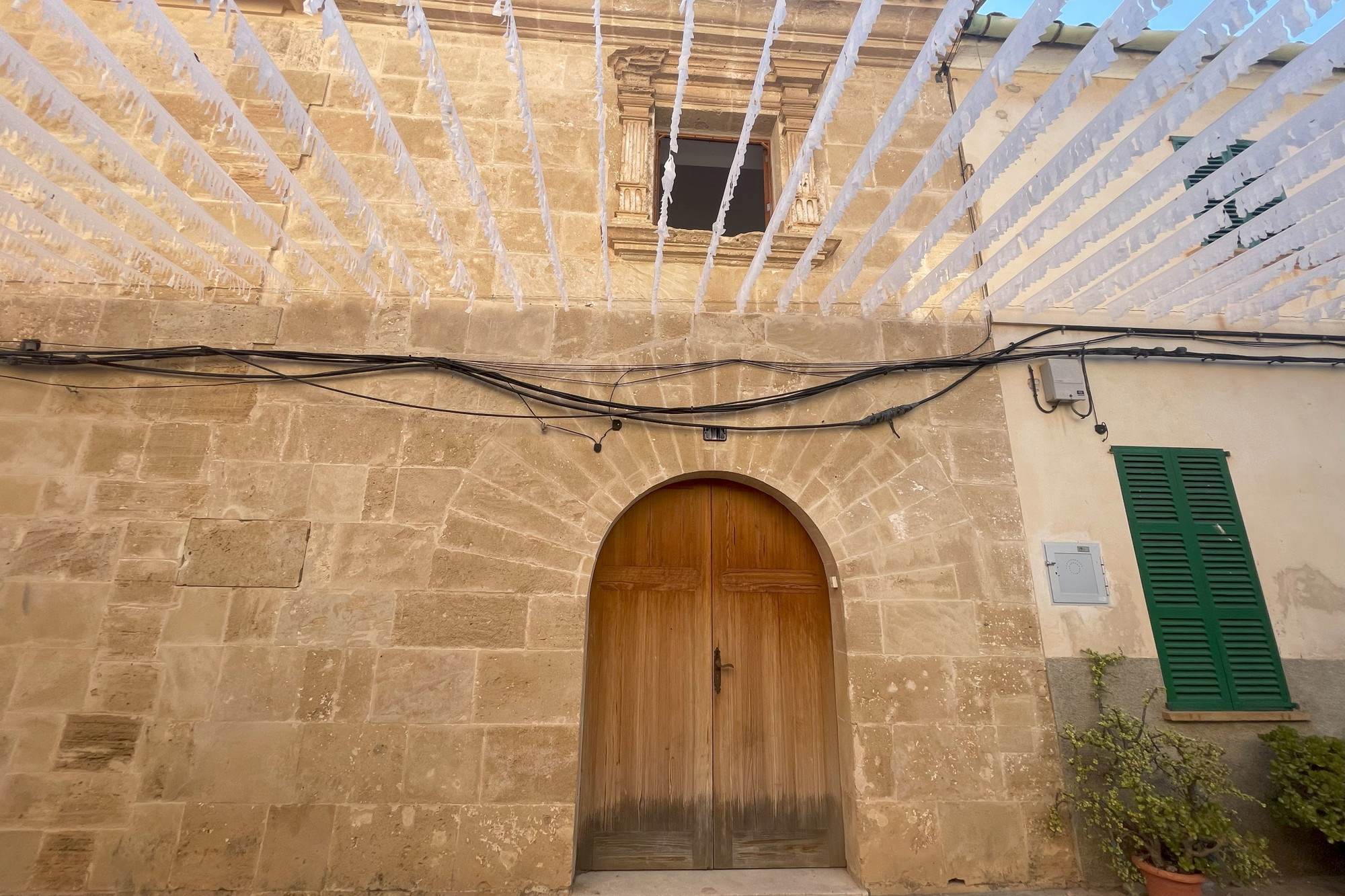Ejendom med behov for renovering med garage i det historiske centrum af Alcúdia - Uovertruffen beliggenhed og stort potentiale