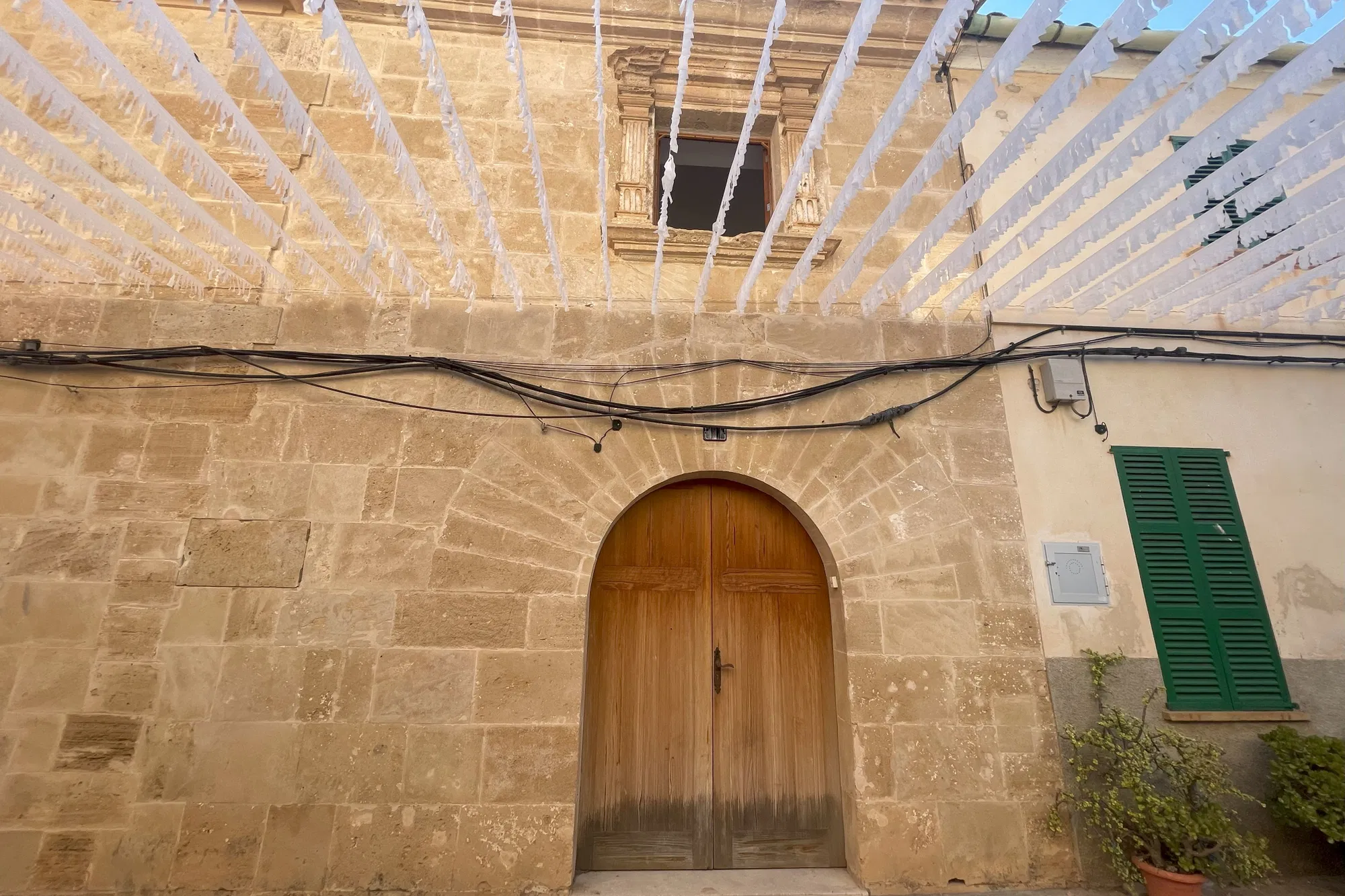 Sanierungsbedürftige Immobilie mit Garage im historischen Zentrum von Alcúdia – Unschlagbare Lage und großes Potenzial-1