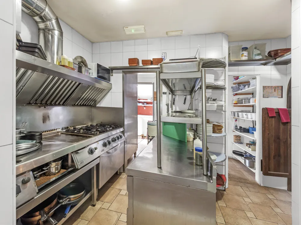 Restaurant, residential property and plot in exclusive area near Port Adriano-9