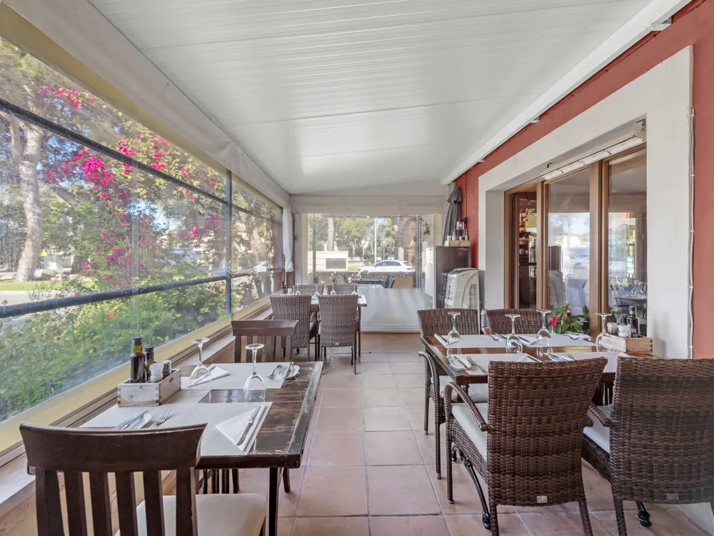 Restaurant, residential property and plot in exclusive area near Port Adriano-6