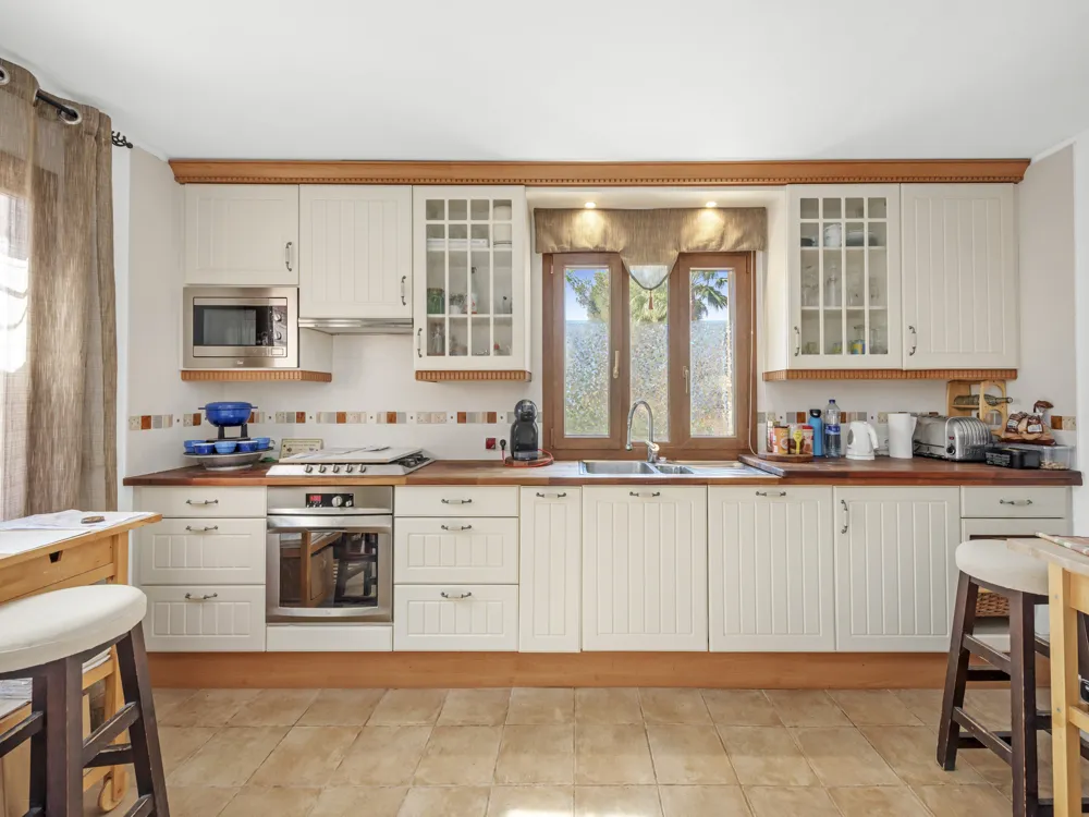Restaurant, residential property and plot in exclusive area near Port Adriano-11