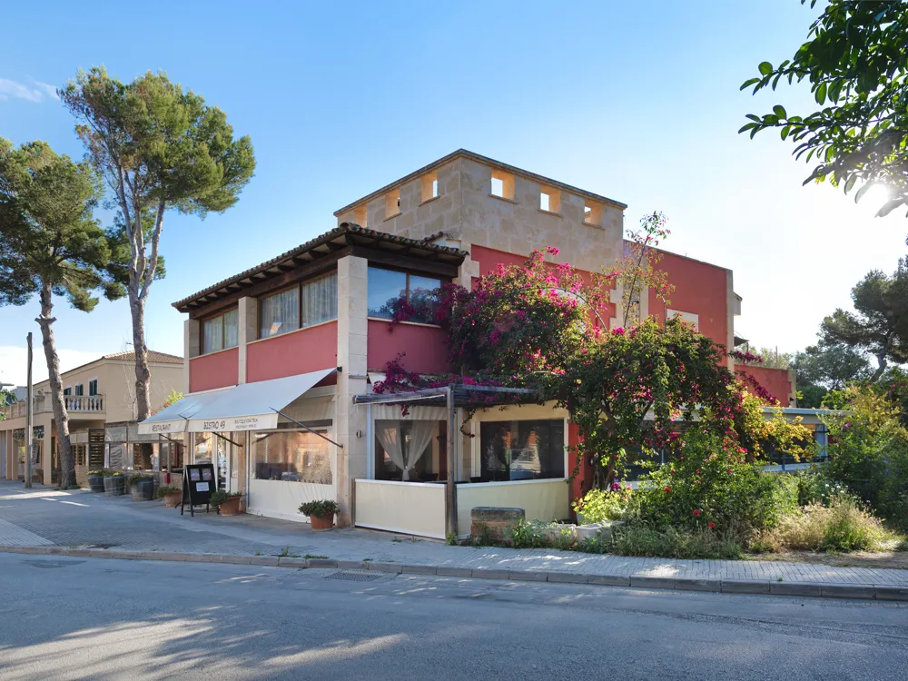 Restaurant, residential property and plot in exclusive area near Port Adriano-1