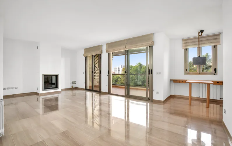 Umøbleret penthouse i Bonanova