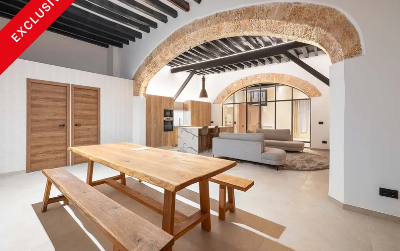 Charmante, neu renovierte Erdgeschosswohnung in historischem Stadtpalais - Santa Eulalia