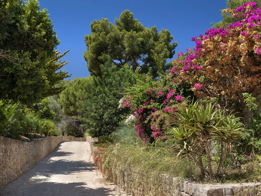 Villa moderna proprio sulla spiaggia-6