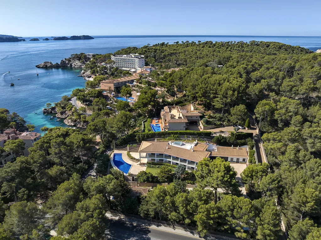 Villa moderna proprio sulla spiaggia-1