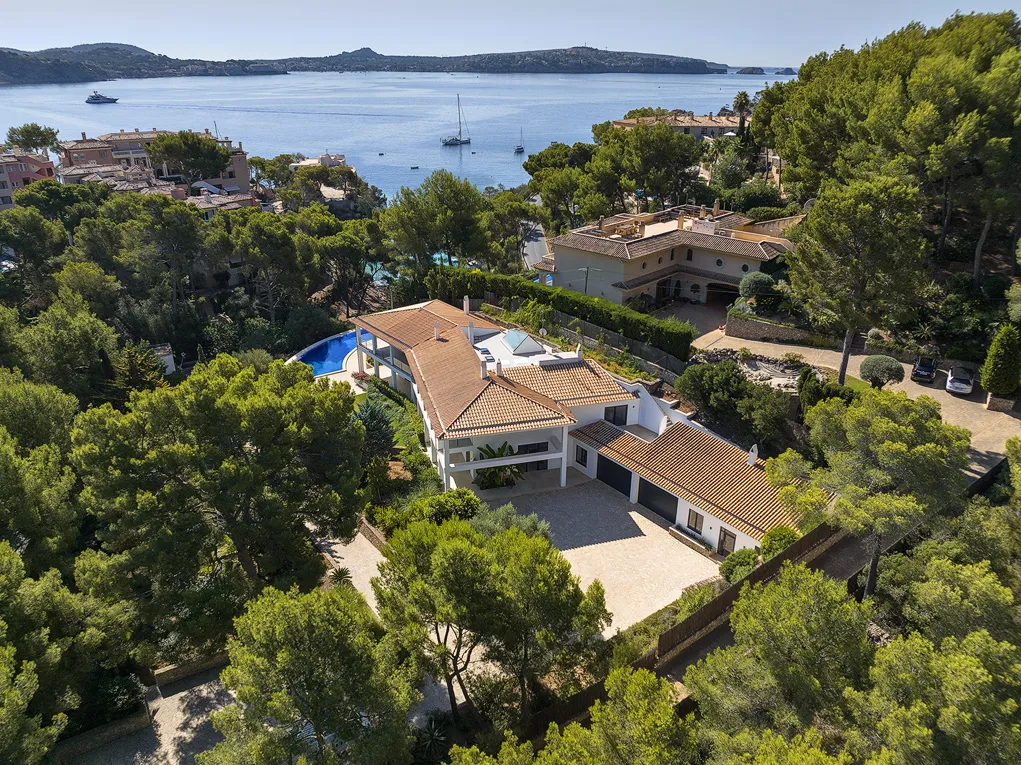 Villa moderna proprio sulla spiaggia-10