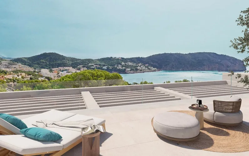 Vila contemporània de nova construcció amb vistes al mar i a la badia