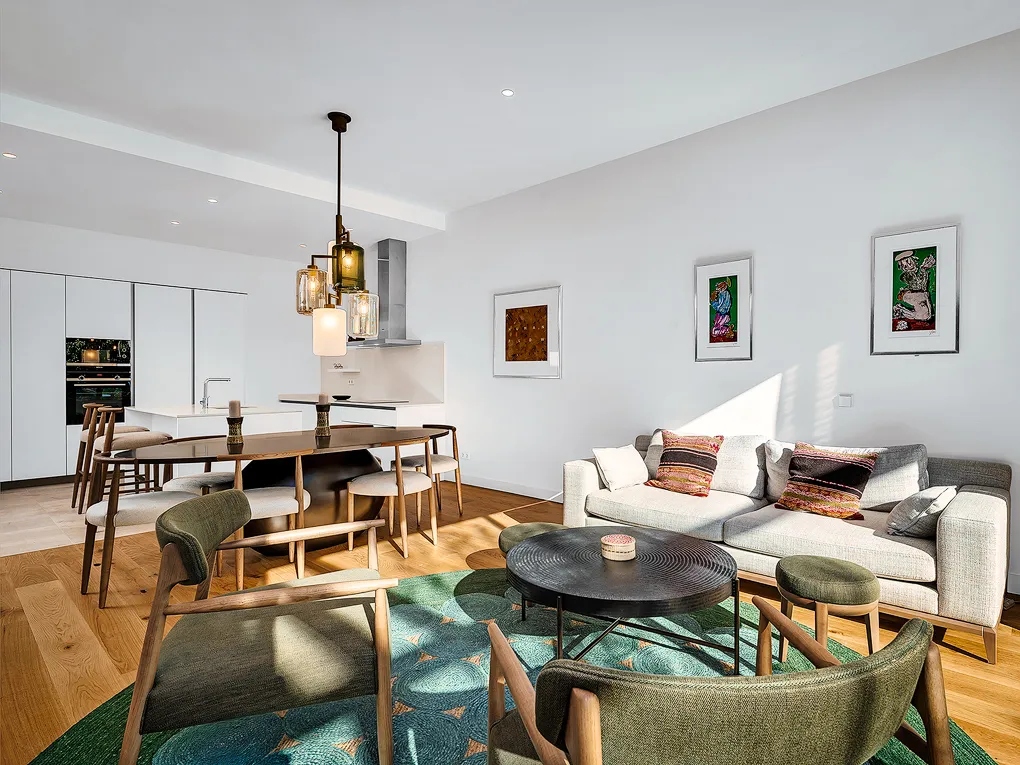 Vila moderna amb jardí a poca distància de la platja-3