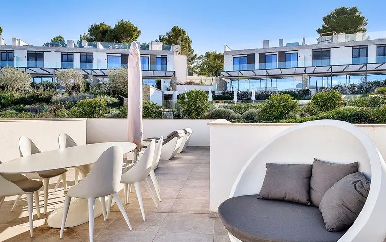 Villa moderne avec jardin à distance de marche de la plage