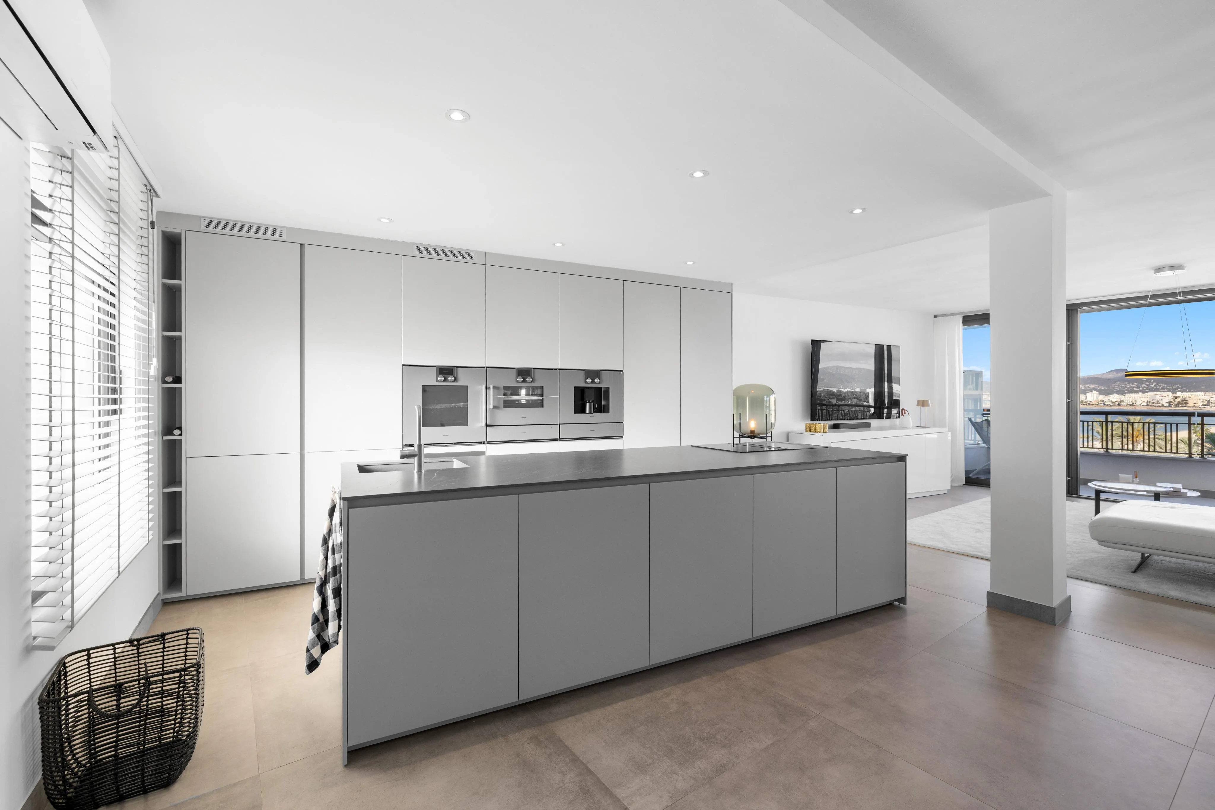 Exclusivo ático en primera línea de mar con amplias terrazas-10