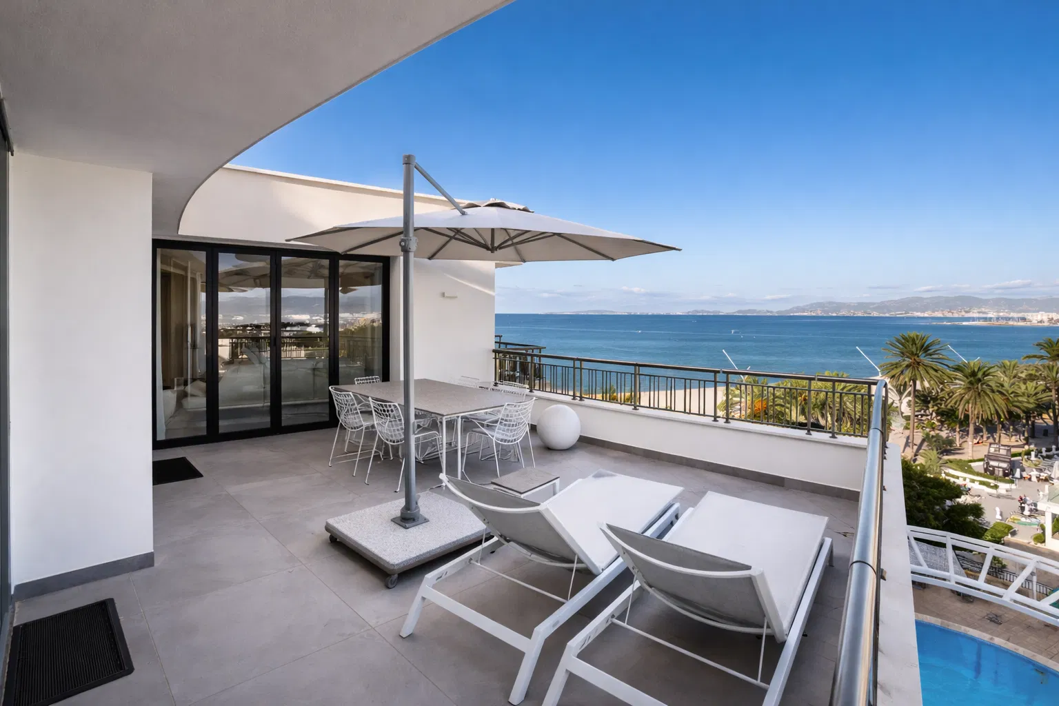 Exclusive seafront penthouse with spacious terraces-1