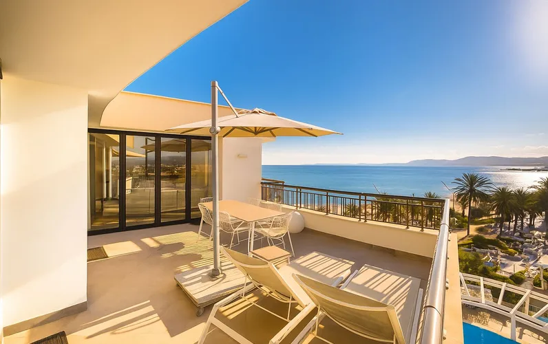 Penthouse haut de gamme en première ligne de mer avec terrasses