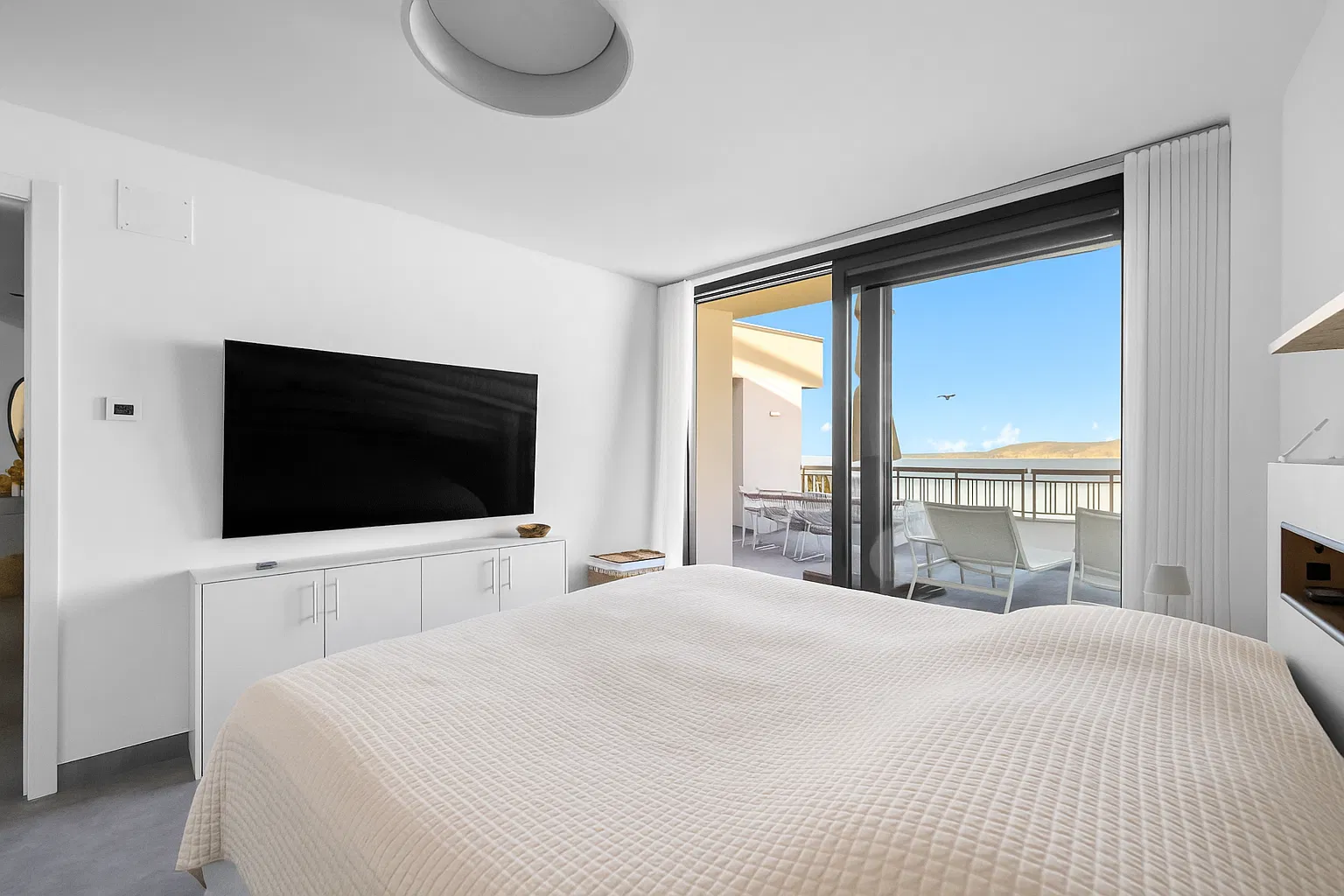 Exclusive seafront penthouse with spacious terraces-6