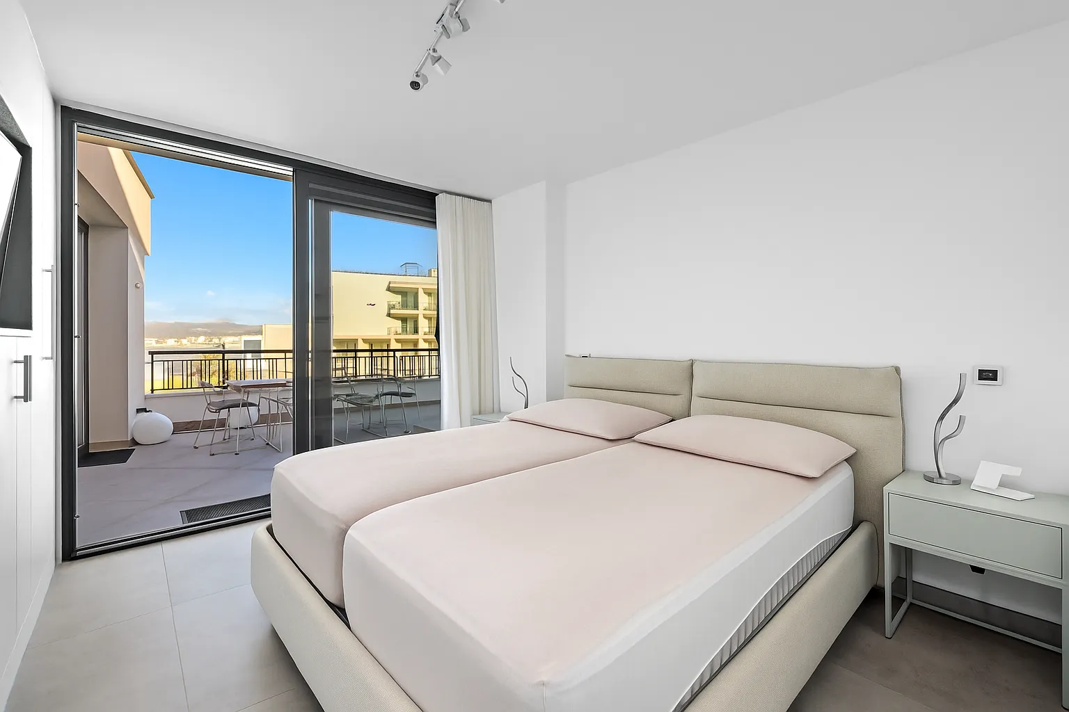 Exclusivo ático en primera línea de mar con amplias terrazas-7