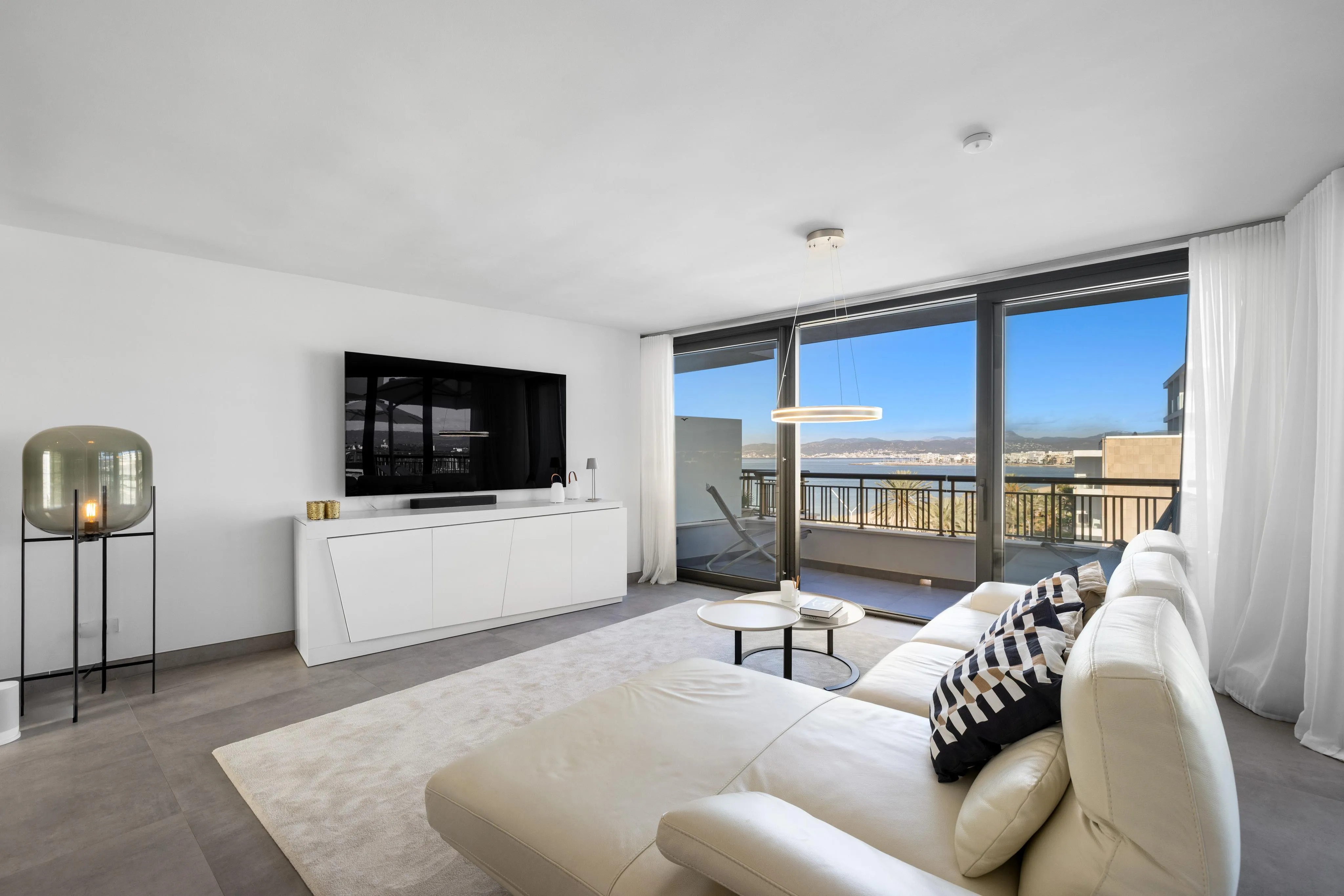 Exclusivo ático en primera línea de mar con amplias terrazas-2