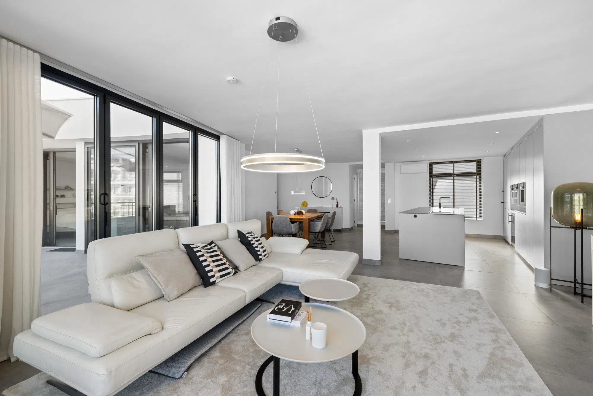 Exclusive seafront penthouse with spacious terraces-4