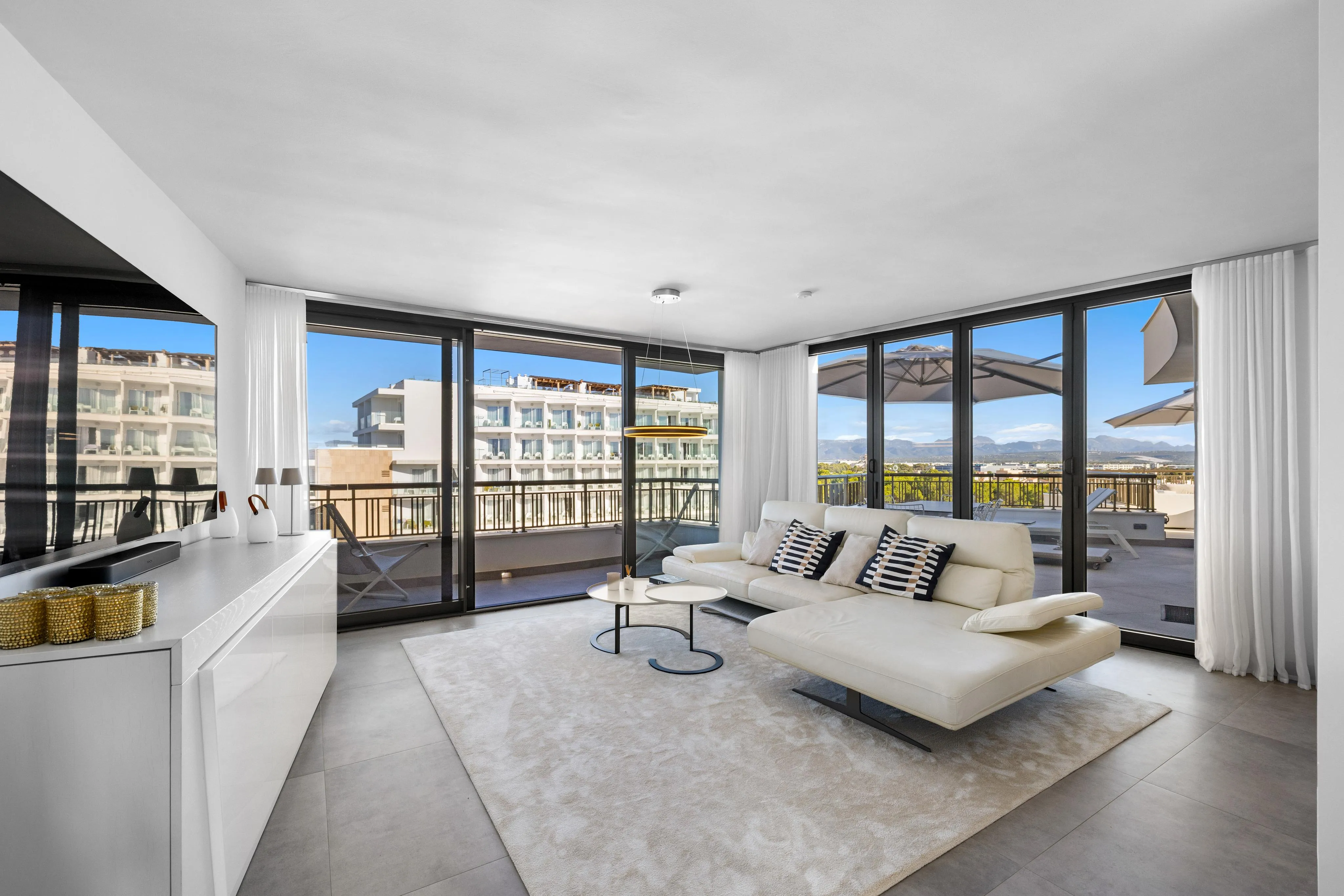 Exclusivo ático en primera línea de mar con amplias terrazas-5