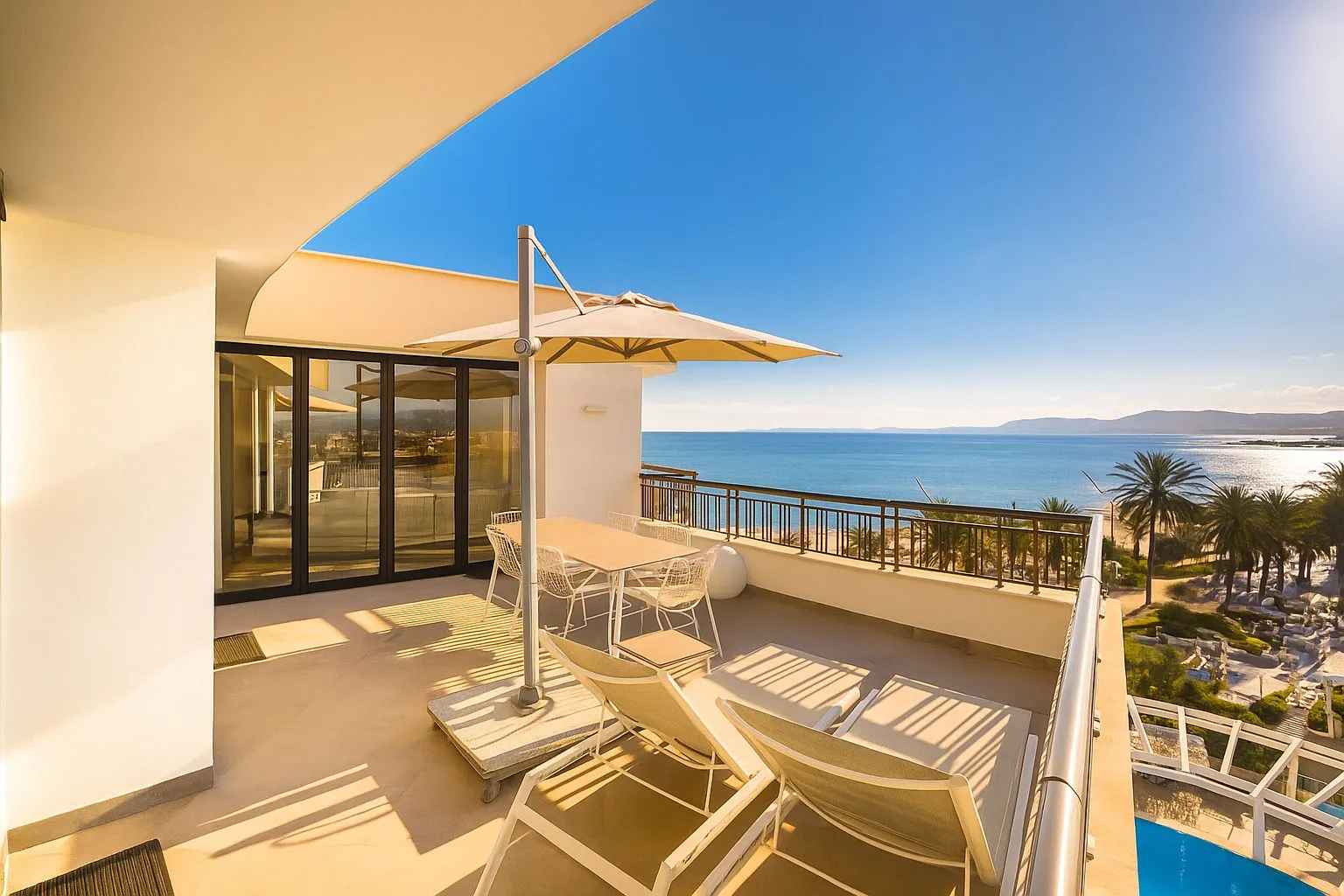 Exclusivo ático en primera línea de mar con amplias terrazas-1