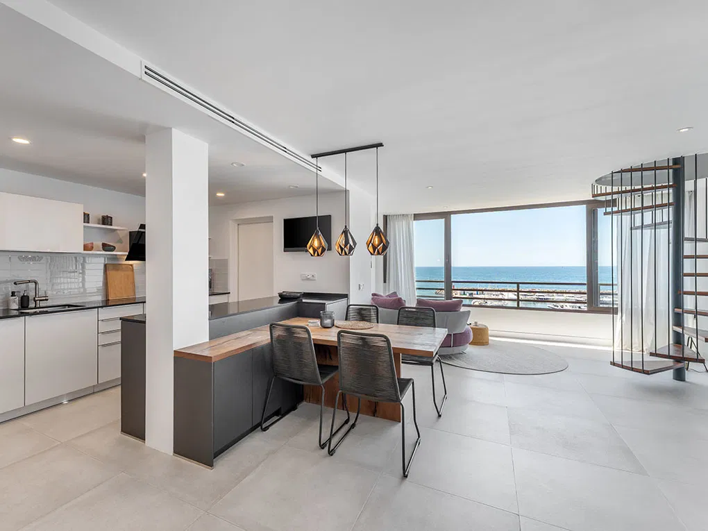 Gerenoveerd penthouse met 3 slaapkamers, uitzicht op zee en een eigen dakterras-9