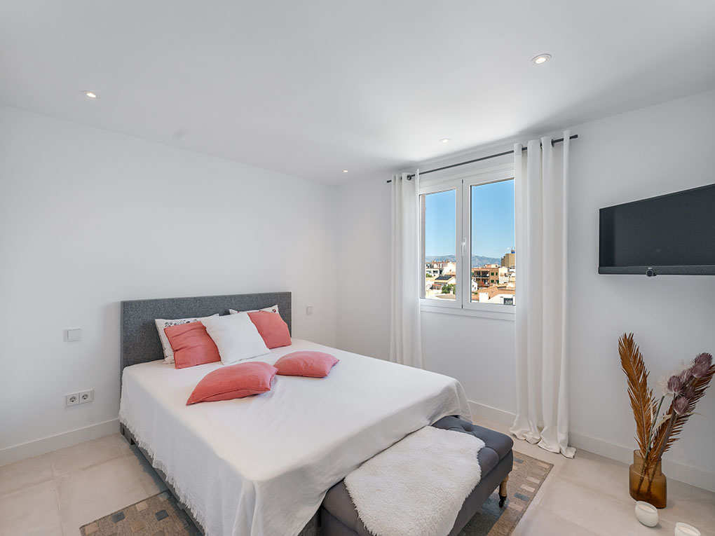 Gerenoveerd penthouse met 3 slaapkamers, uitzicht op zee en een eigen dakterras-11