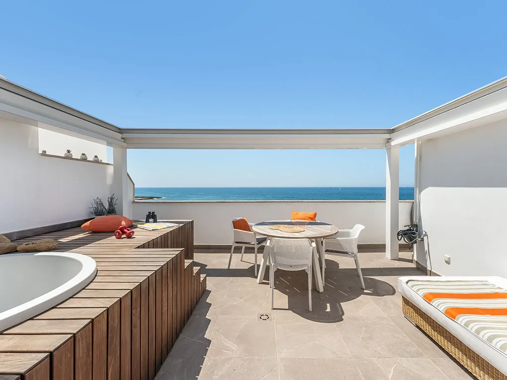 Duplex rénové avec vue directe sur la mer à Cala Gamba-3