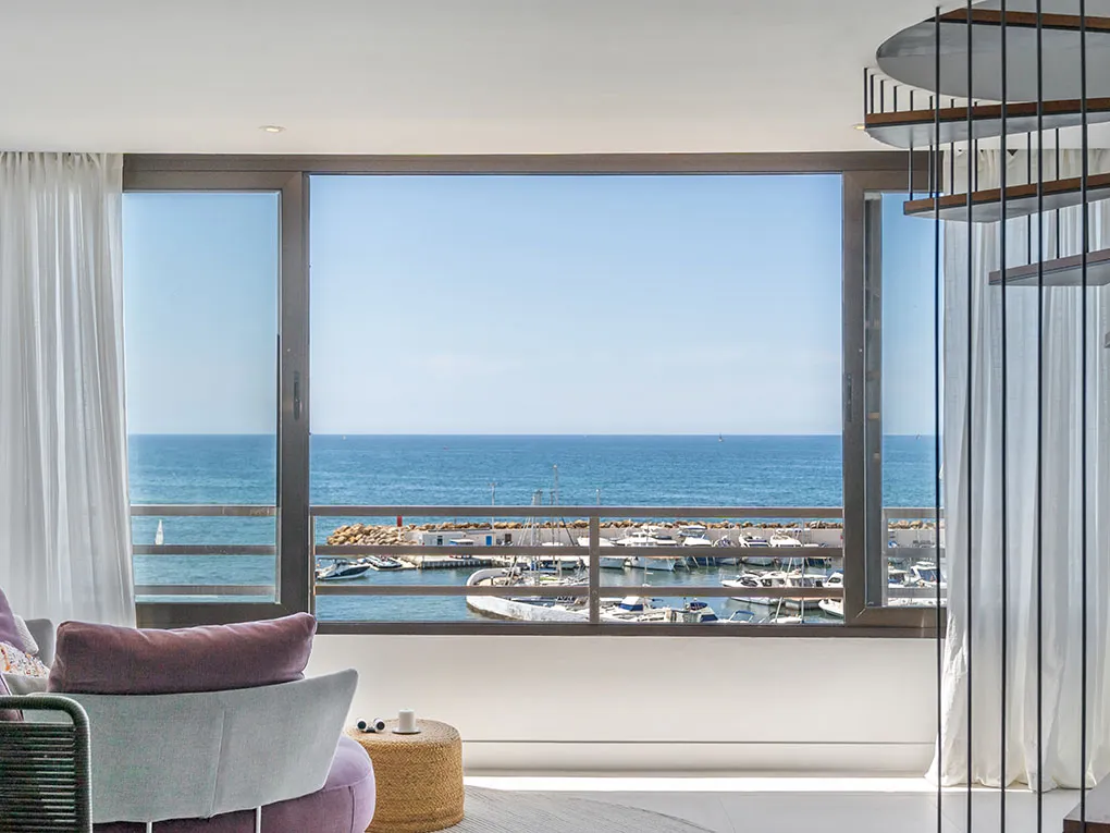 Duplex rénové avec vue directe sur la mer à Cala Gamba-8