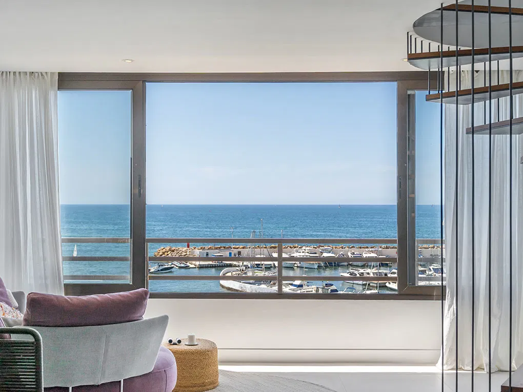 Gerenoveerd penthouse met 3 slaapkamers, uitzicht op zee en een eigen dakterras-7