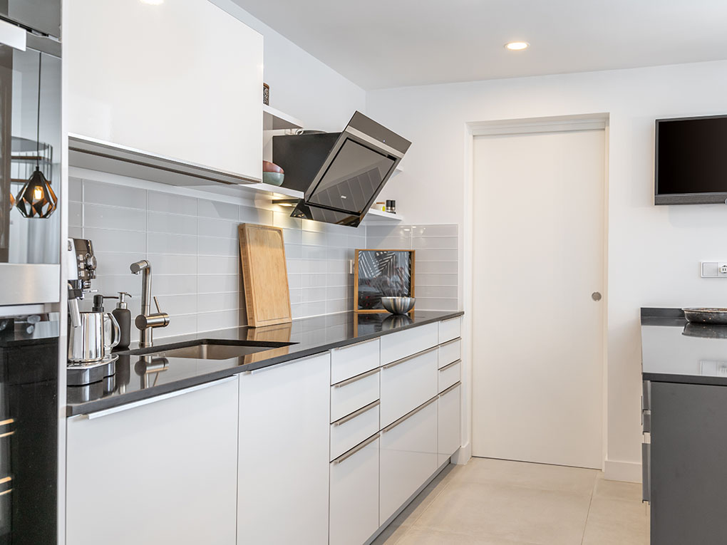 Gerenoveerd penthouse met 3 slaapkamers, uitzicht op zee en een eigen dakterras-10