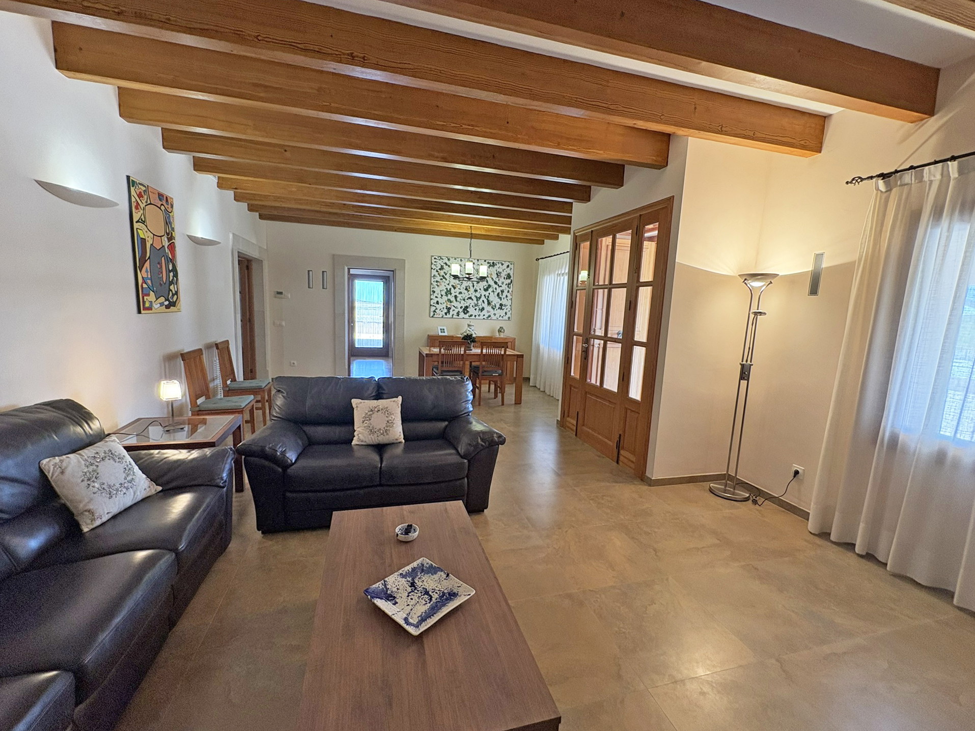Single-storey country house with pool and privacy-5