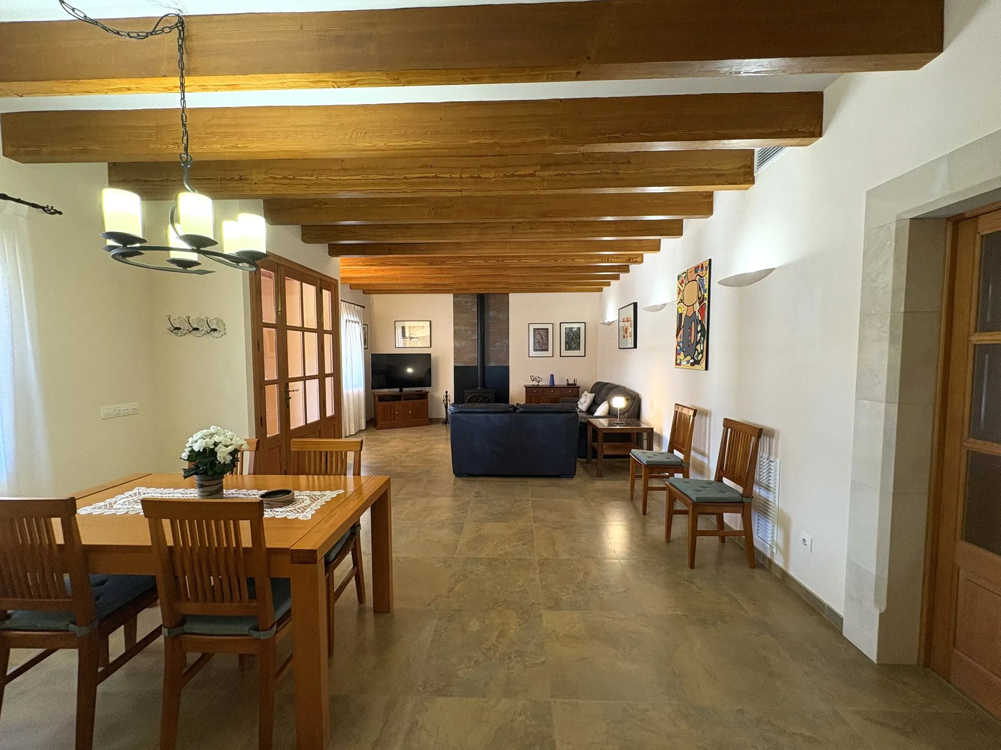 Single-storey country house with pool and privacy-6